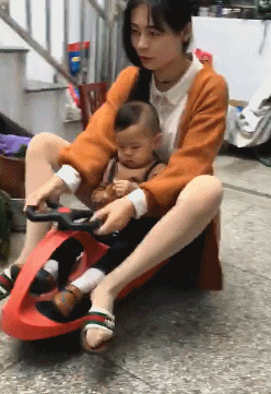 ▼这二郎腿有个性