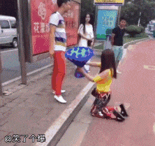 七夕街上板砖呼小三 抗洪兵哥哥最美丽