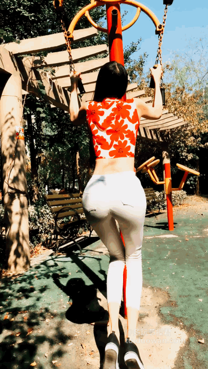 最新一期内涵爆笑动图 这么漂亮跳钢管舞,可惜了!