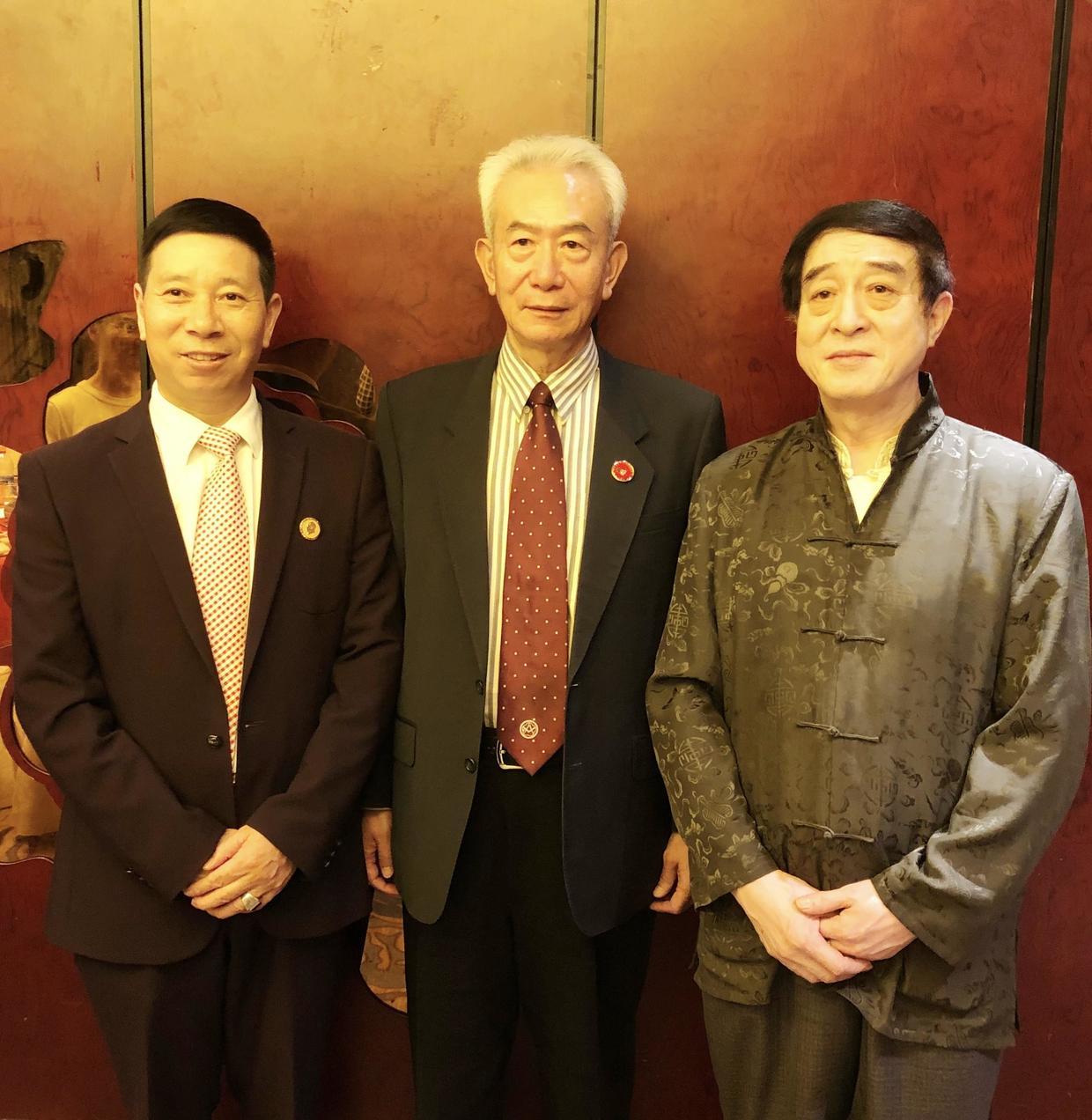 刘沛勋主席,刘瀚锴先生,那根正先生,在活动现场合影留念