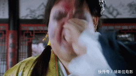 差点忘了是我自己踢的,还以为见了鬼了! 唐伯虎:啊?秋香!