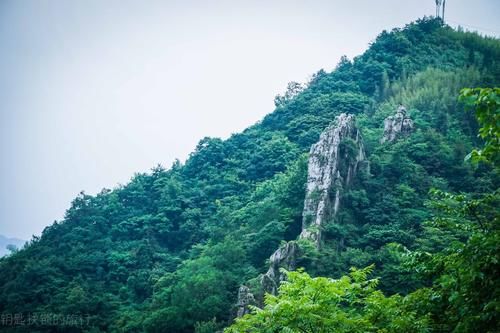 杭州富阳的大山里藏着一座石长城