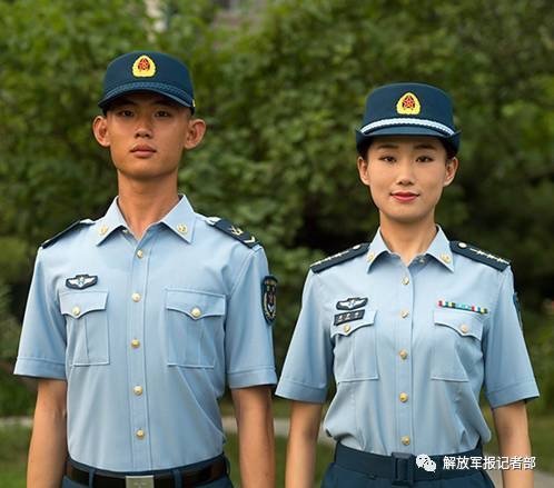 全军8月1日开始佩戴夏常服帽 取代贝雷帽