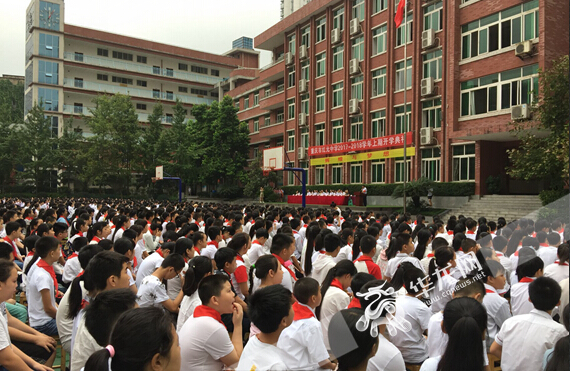 开学第一课:重庆红光中学1300余名中学生学习消防知识