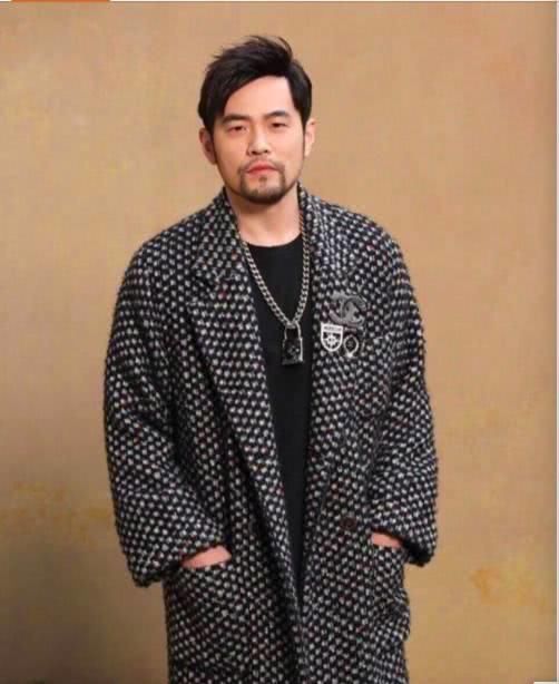 周杰伦演唱会失声走音,黑粉要求退还门票,周杰伦承诺会遂你愿!