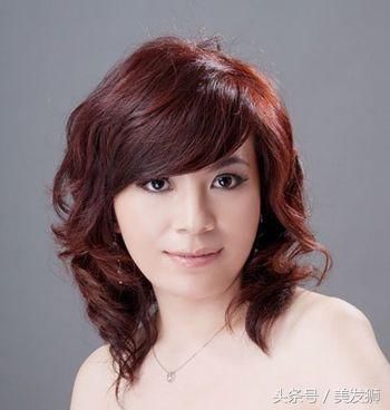 今年最流行的中老年人"冻龄中长发"20款,既有气质还好打理!