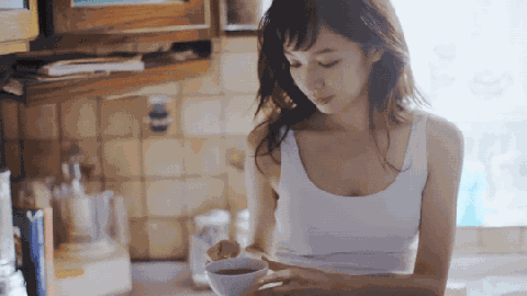 最新一期内涵爆笑动图 累成这样,做了什么剧烈运动?