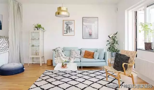 北歐風格木地板用原木色還是灰色_北歐日式原木風格裝修效果圖_北歐風格灰色墻面客廳