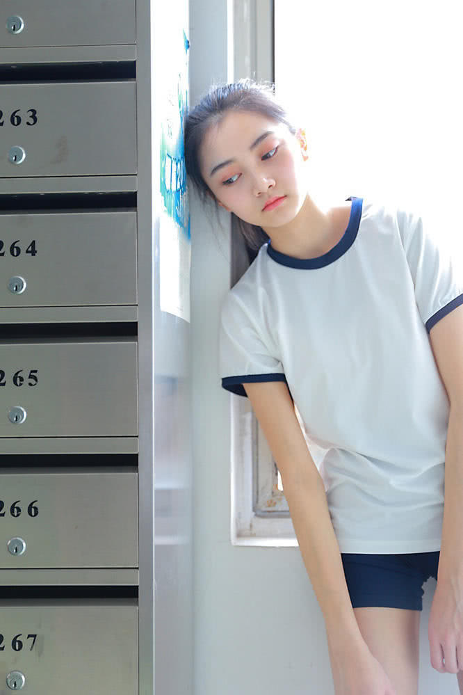 美女人像摄影:大长腿头像美女运动服a美女写真美女动漫图片白色图片