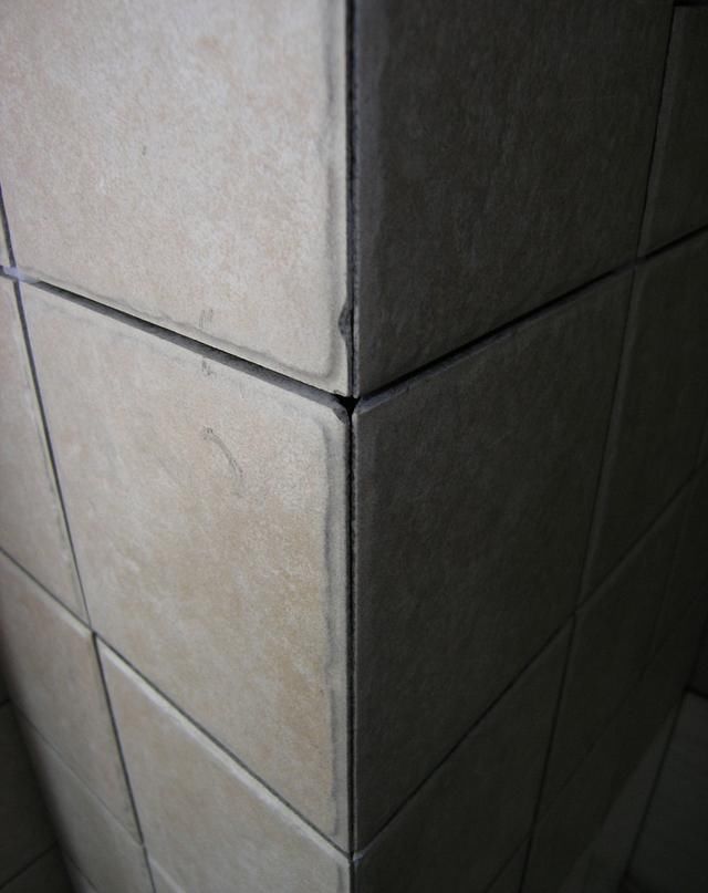 瓷砖碰角真那么难?一切就崩边?真师傅45度一刀成形!破