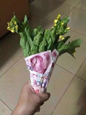 【搞笑趣图:逗比,你头上放个屁股干嘛】