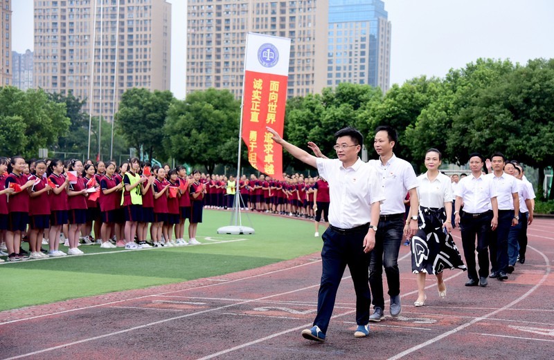 南充一中隆重举行2019年秋季开学典礼