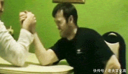 搞笑gif: 妹子的球技不错啊! 和我有的一拼, 哈哈