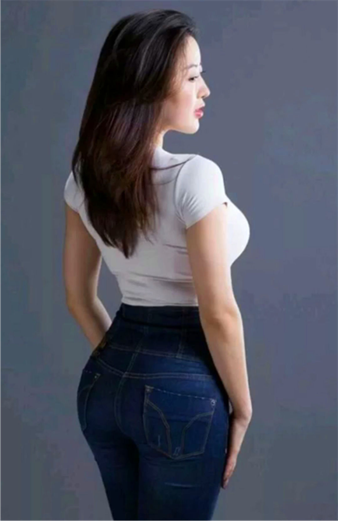街拍:图3美女穿透明的裤子就上街了,图6妹子穿的衣服很危险啊!