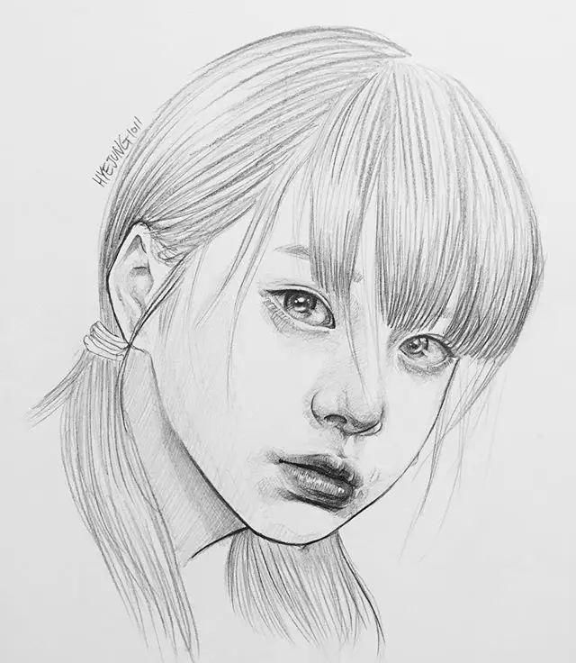 手绘素描 | 她不仅人美,画法也清秀轻松,松弛有度