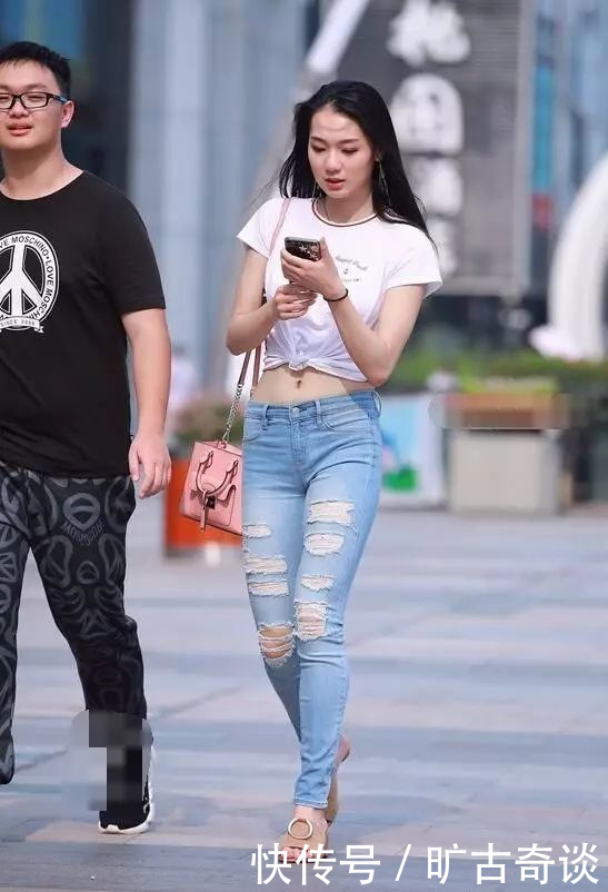 清纯小紧身秀小蛮腰,惹火美女牛仔裤,泥浆身穿美女视频v紧身身材图片