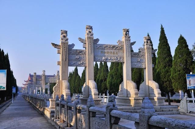 有观音阁,大士寺,准提楼,黄鹤楼等建筑,在历史上被誉为"蔡州八景之一"