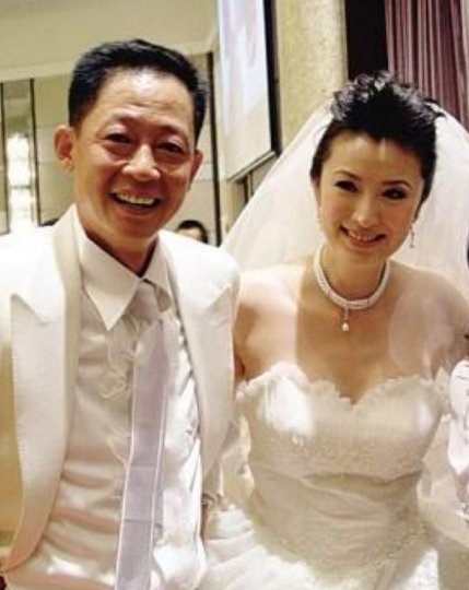 王志文和42岁有钱老婆近照,妻子是兰博基尼董事长