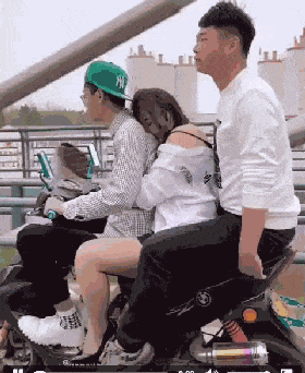 搞笑趣图: 姑娘别再装了, 你肯定是靠脸吃饭的