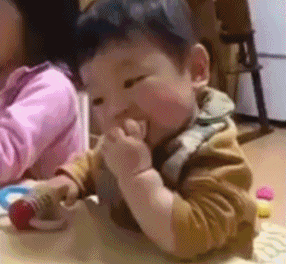 no.9   熊孩子吃柠檬被酸到昏厥,哈哈哈,妥妥的一个小戏精