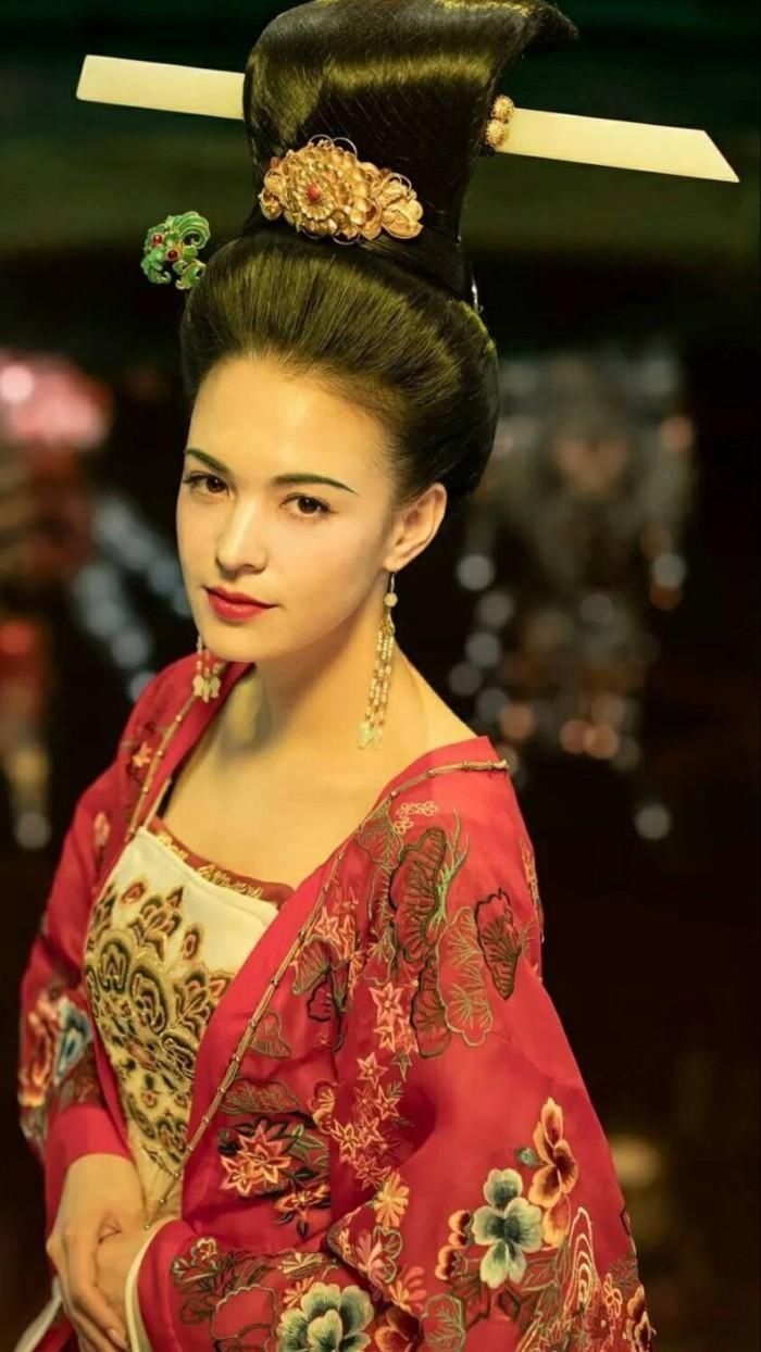 而这部电影里,一个被提炼为美的象征的角色,就是杨贵妃.