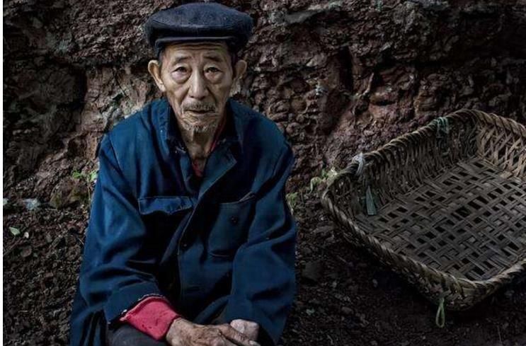 梦见爸爸哭的很伤心，梦境背后的情感与心理解析