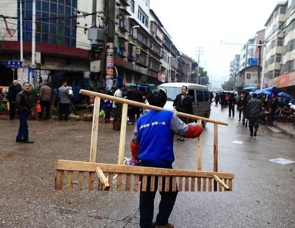 彰显民俗文化:感受湖南衡阳县渣江镇"赶二八"的热闹