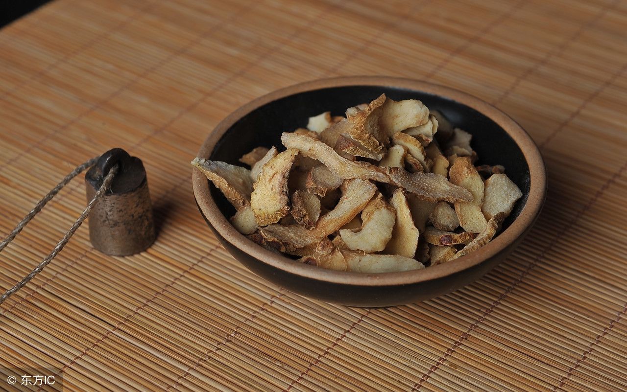 这几味中药滋阴补肾,防止阴虚潮热盗汗,舌红口燥!
