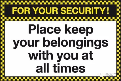 在英国,随身携带的私人物品最地道的说法是"personal belongings"