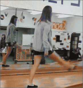 幽默搞笑的动态图gif 好有趣的小姐姐,在吹泡泡