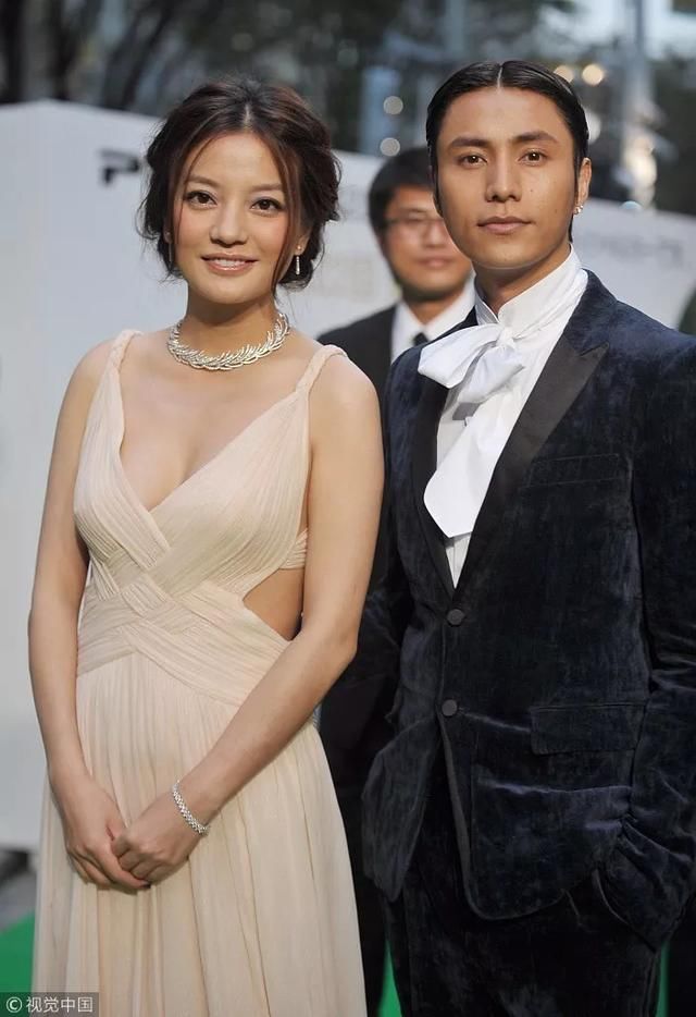 赵薇结婚产女之后,又与陈坤周迅拍摄了电影《画皮2》,不合的传闻就是