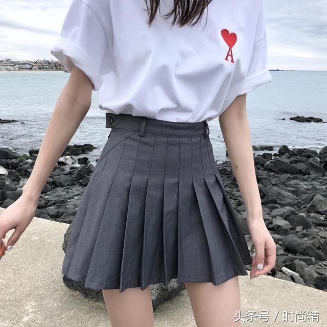 155女生别总怨腿短,试试这三种裙子,也能穿出高挑感