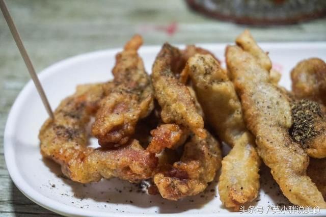 酥肉,烤脑花,凉糕.这家四川小店令吃货流连忘返