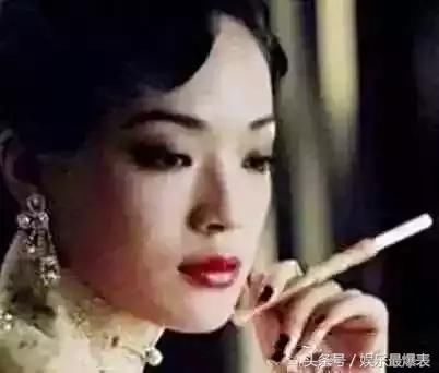 7位女明星抽烟,杨颖熟练,赵丽颖搞笑,最后一位你不知道