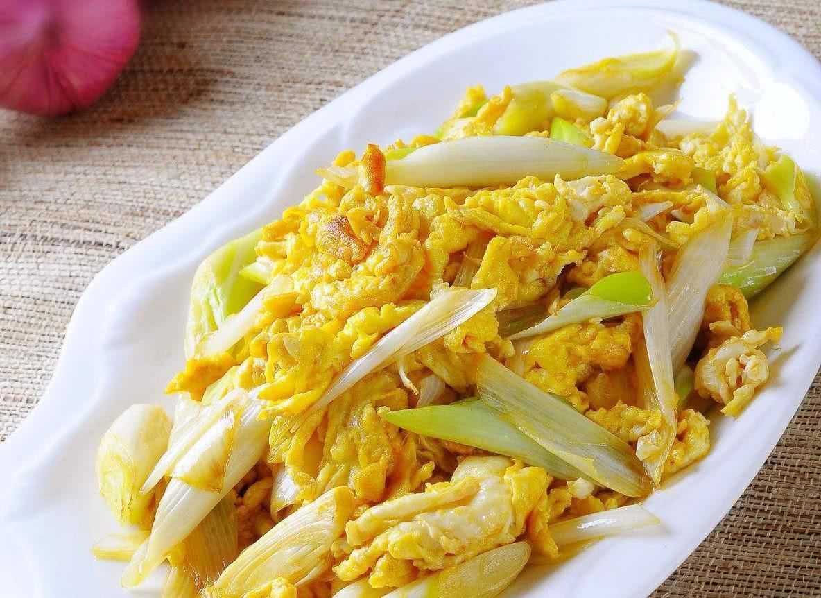 家常菜葱花炒鸡蛋怎样炒才更嫩?学会这几招,炒出的鸡蛋嫩滑可口