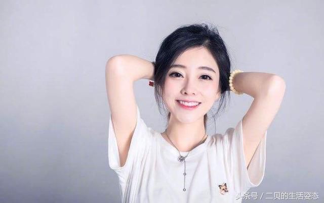 冯提莫在节目中频遭摸腿,网友:马松,摸得舒服吗,19次!