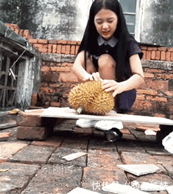 搞笑gif:小姐姐,你确定这样能洗好头吗?