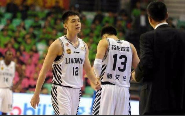 辽宁男篮队长杨鸣,明明可以靠颜值而他却靠努力.