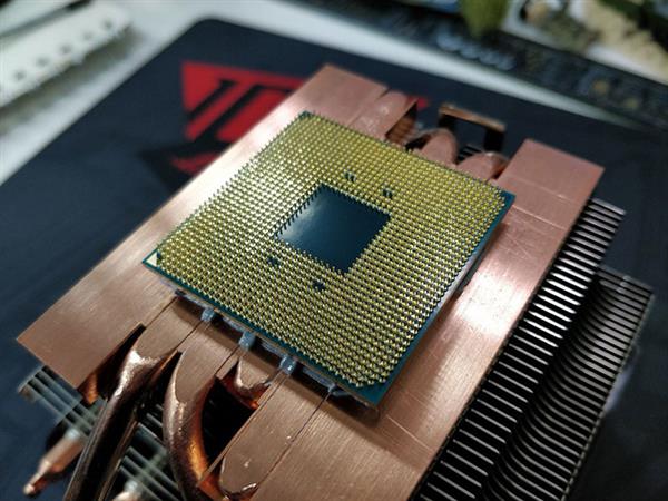 cpu散热硅胶片_cpu粘在散热器上_cpu 散热 怎么拆