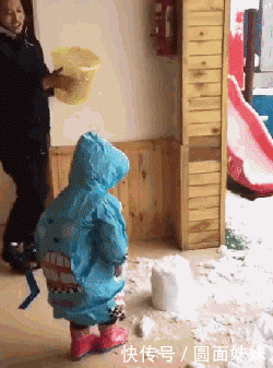 搞笑gif:这么细长,这还是腿吗,简直就是两根直立行走的筷子啊