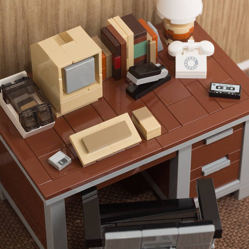 mcveigh最近的一次乐高创作就是制作了一系列上世纪80年代风格的电脑