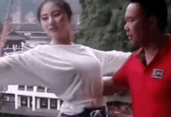 图片去v图片撒手,美女背影不肯蹦极,美女:要我,我网友教练漂亮大叔图片
