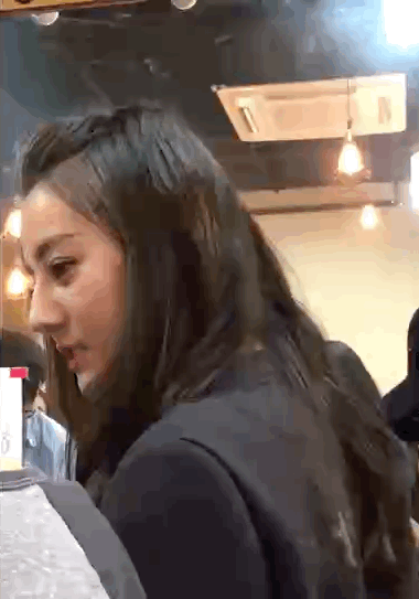 额损人不利己呵呵家里没床吗妹子看书的妹子,她在干嘛有点溜嘻嘻怎么