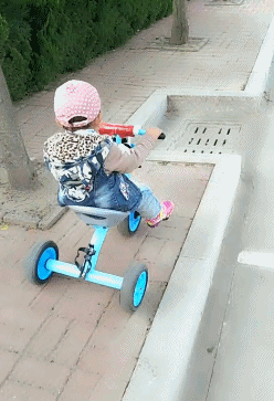 尼玛,坑爹呀,就不怕把孩子吓出个好歹来吗?