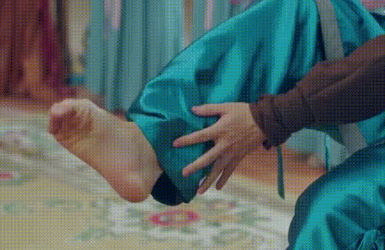 最新一期内涵爆笑动图 头一次看这动作,这么羞耻!