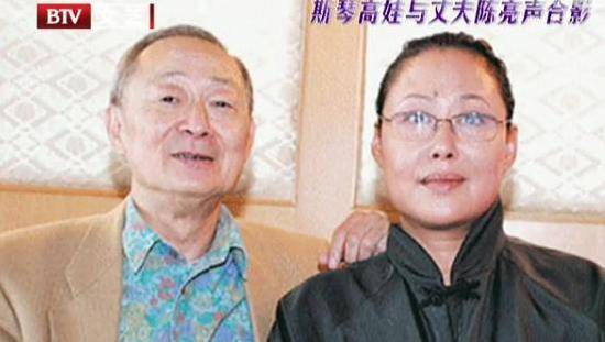 斯琴高娃经历了3段婚姻,第一段婚姻是和内蒙古制片厂的导演孙天相