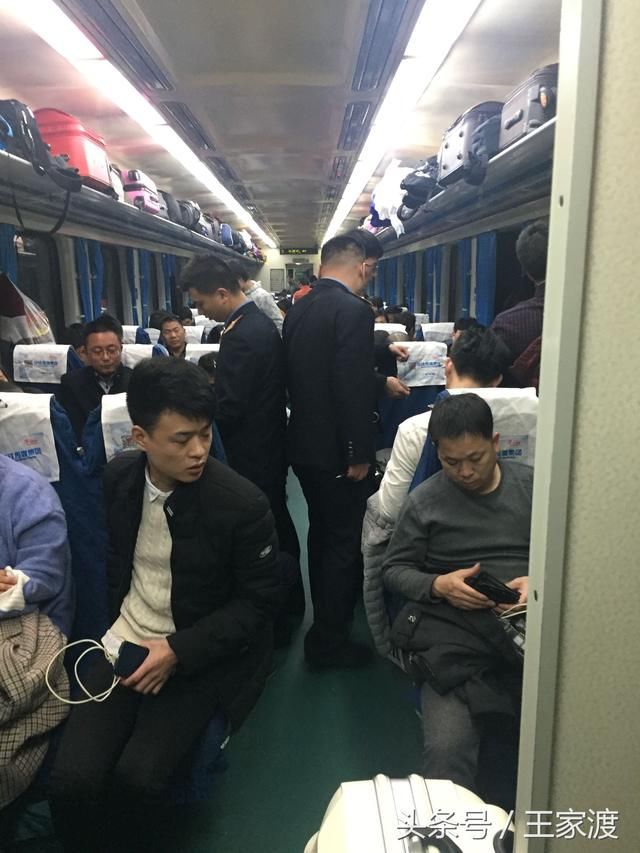 过年回家,坐火车你喜欢被列车员查票吗