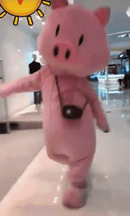 爆笑gif图:从旁边引她笑,她笑的颤动时会不会更疼