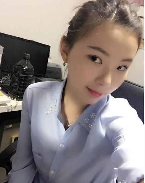 不过,近日,何可欣的近照曝光,昔日的高低杠公主已经变成一位大美女,真