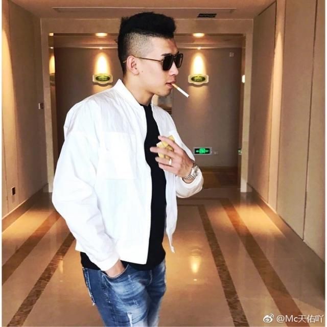 网红天佑让赵本山女儿球球帮他买劳斯莱斯,球球回答让他脸红